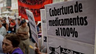 Sign calling for the return of free medicines during the demonstration, Buenos Aires, Argentina, 04.12.2024
